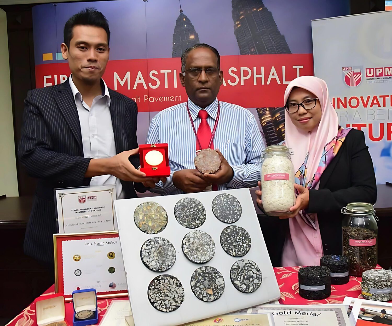 Novapave Fibre Mastic Asphalt with innovation awards and core samples