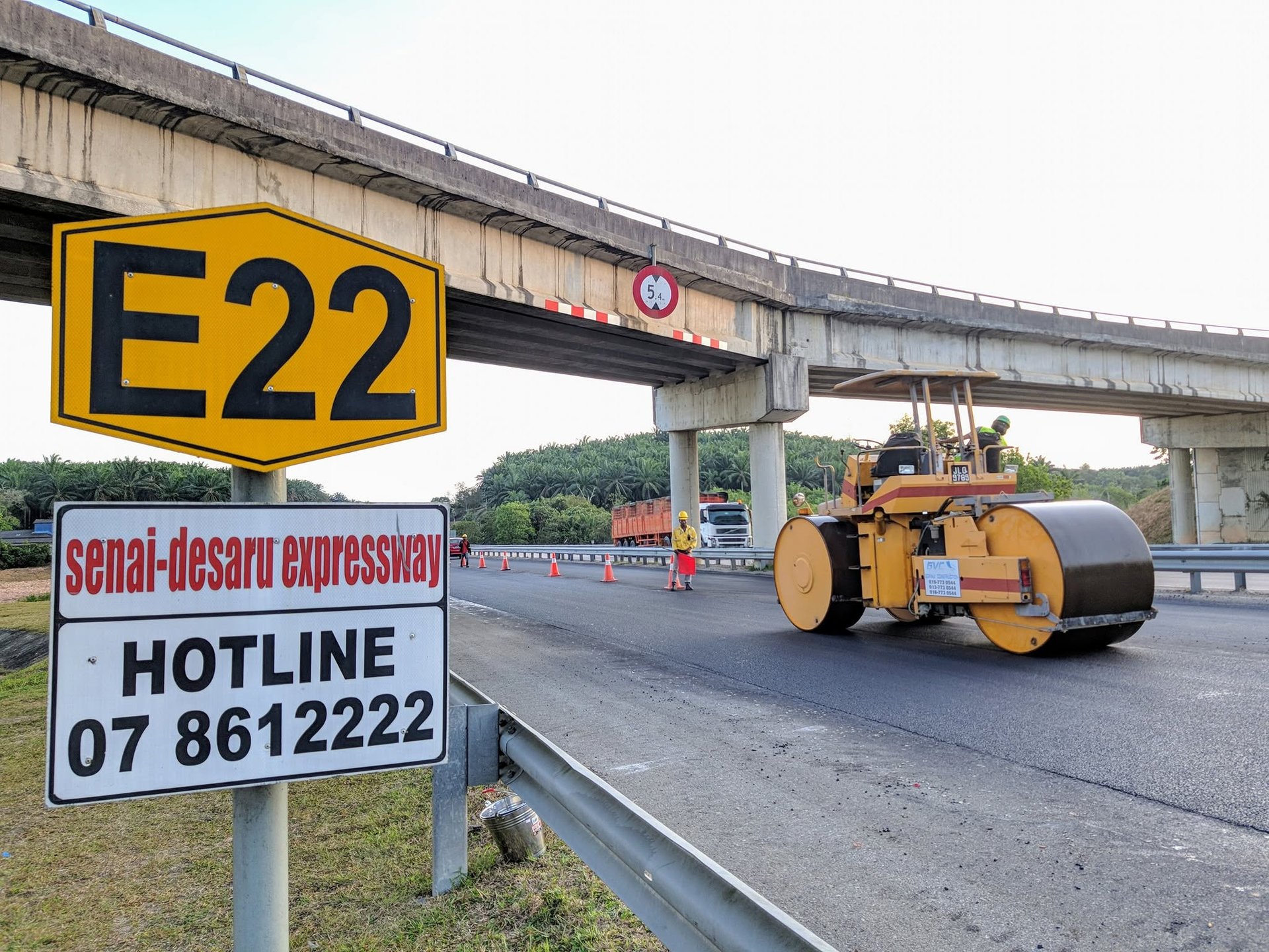 Fibre Mastic Asphalt resurfacing on the Senai-Desaru Expressway
